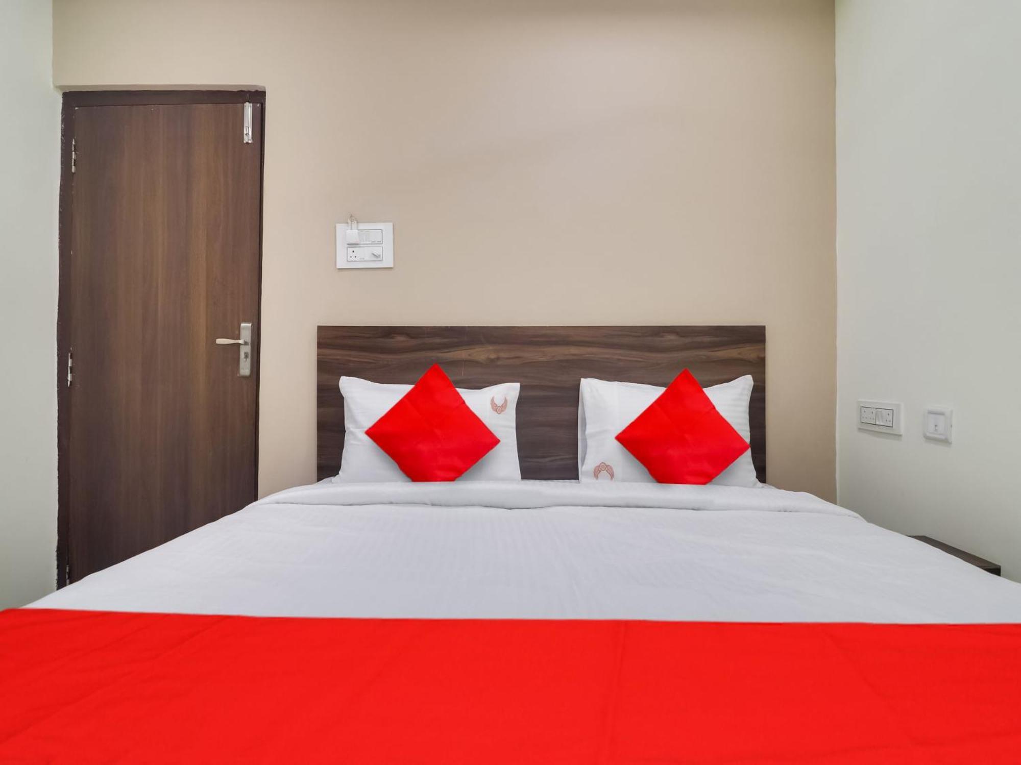 Hotel O Red Stone Hotels Хидерабад Екстериор снимка