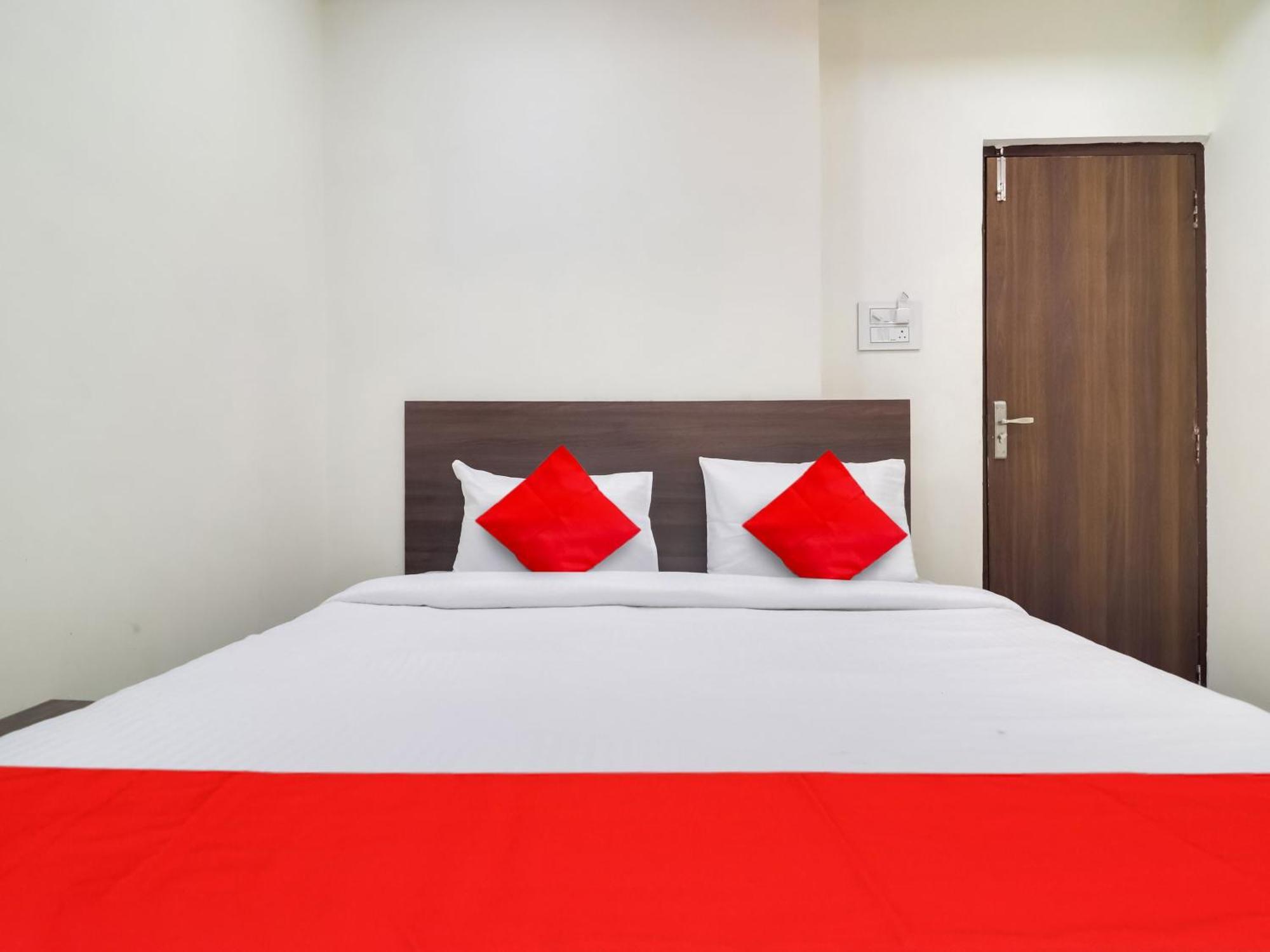 Hotel O Red Stone Hotels Хидерабад Екстериор снимка